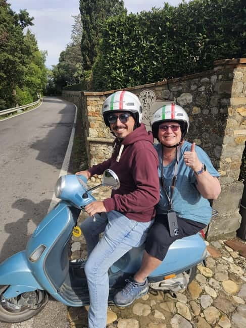 Florence: Vespa Tour as a Passenger + Wine Window! - Palazzo Vecchio: A Photo Stop That Turns into a Real Quick Visit