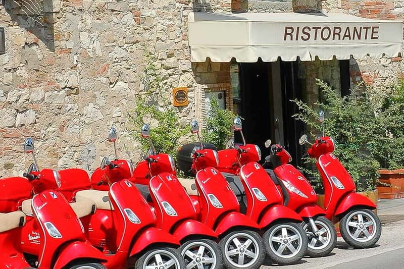 From Siena/Badesse: Vespa & Chianti Tour in the Tuscan Hills - Castellina in Chianti: the best time for photos and wandering