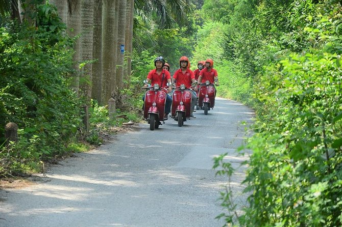Hanoi Vespa Tours: Full Day Hanoi City & Countryside Vespa Tours - Hồ Hữu Tiệp Lake and the Downed B-52: a heavy stop on the way