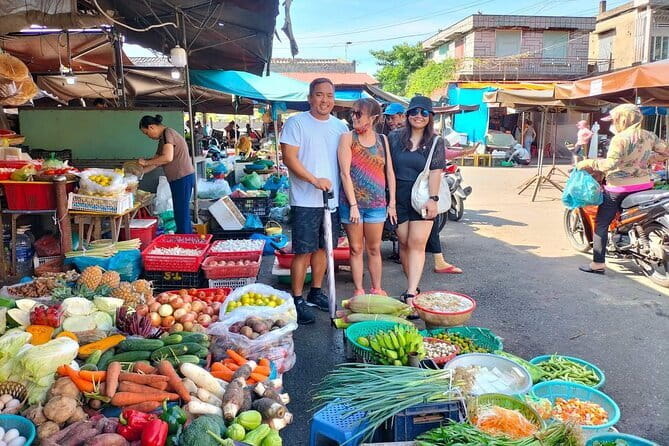 Hoi An Cooking Class & Vespa Cooking Adventure Tour - Cam Chau market stop: how you pick ingredients like a cook
