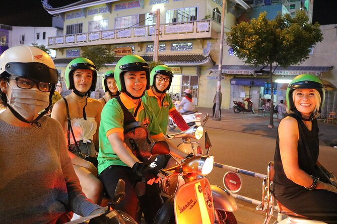 Hoi An Vespa By Night Street Food Tour - Stop 1: Old Town street food and White Rose dumplings