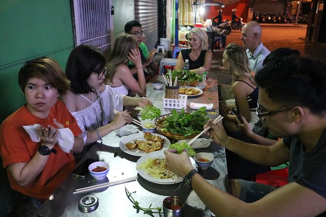 Hoi An Vespa By Night Street Food Tour - Guides that make the difference: what to listen for
