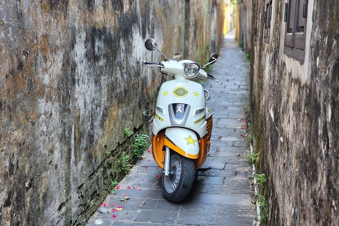 Hoi An Vespa Tours: Hoi An Highlights and Hidden Gems - Getting On the Vespa: Licensed Drivers, Helmets, and Rain Gear