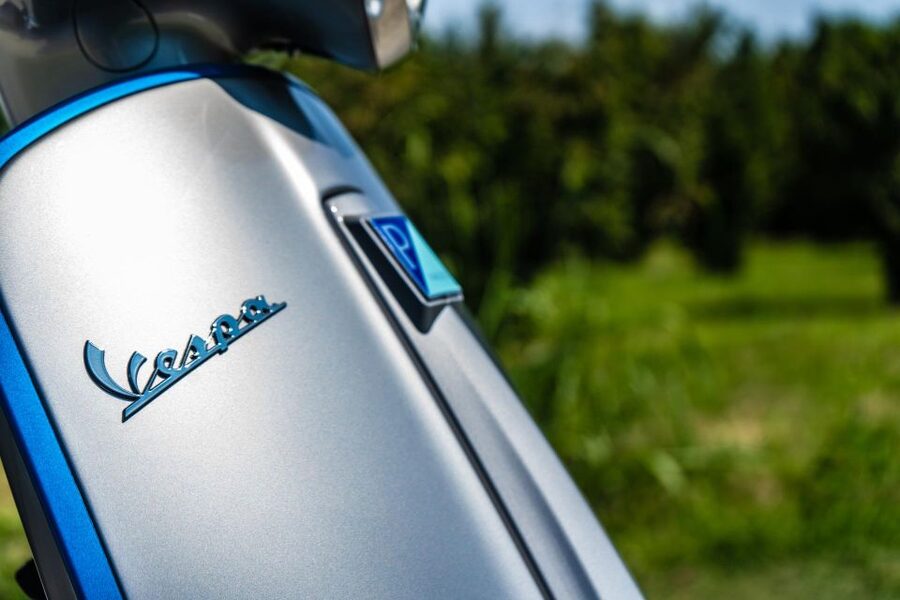LANGHE : Vespa Tour to the Wine Region of Barolo - Barolo (1 hour): the photo stop and the town time