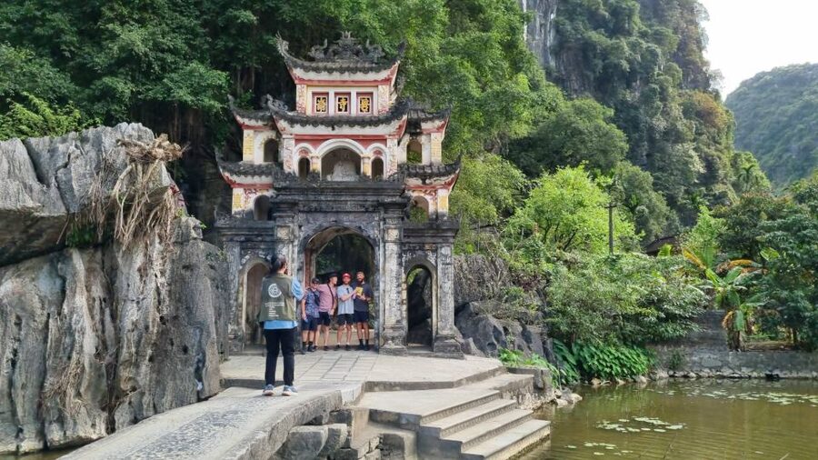 Ninh Binh Vespa Tours from Hanoi: Vespa + Boat + Daily Life - Lunch at a local home-hosted restaurant