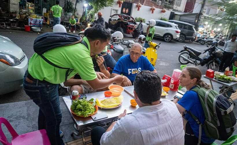 Phnom Penh Evening Food Tour -On Promotion Price limit Offer - The local restaurant stop: a second wave of flavors