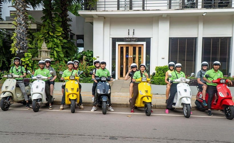 Phnom Penh: Morning Foodie, Market Walking & Street Art Tour - Independence Monument Photo Stop: Quick Orientation, Then Back to Food