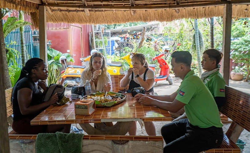 Phnom Penh: Silk Island Tour by Vespa with Tuk Tuk Available - Mongkol Serey Temple: where Buddhism becomes visible and practical