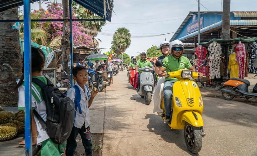 Phnom Penh: Silk Island Tour by Vespa with Tuk Tuk Available - Koh Oknha Tei market: daily life, food, and shopping that feels useful