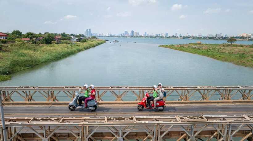 Phnom Penh: Silk Island Tour by Vespa with Tuk Tuk Available - Silk Island weaving: seven generations of tradition, not a factory tour script
