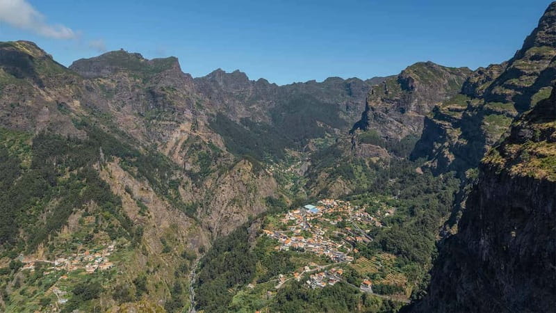 Private Vespa Tour Nun´s Valley,Câmara Lobos,CaboGirão(4hrs) - Pico dos Barcelos (about 355 m): the Atlantic-and-Funchal photo moment