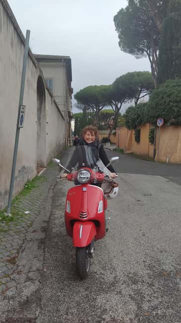 RENTA A VESPA - Helmets, hygiene nets, and what’s included