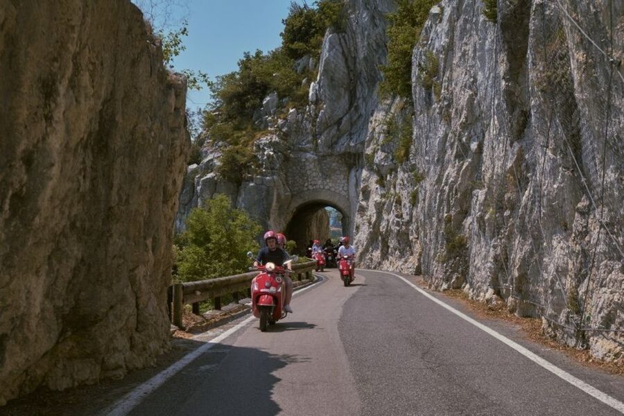 Riva del Garda: Lake Garda self-guided Vespa tour - The Vespa setup: 125cc power, photo-friendly extras