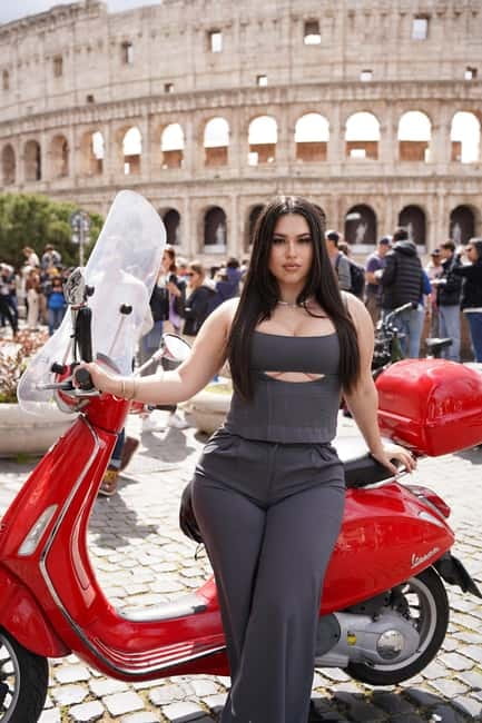 Rome: All In One Day by Vespa - Colosseum photo stop: big symbolism with a faster feel