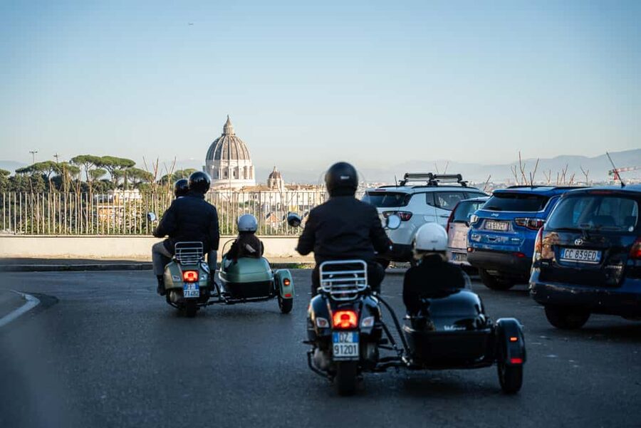 Rome: Evening Vespa Sidecar City Tour - Fontana dell’Acqua Paola and the Janiculum Hill night sparkle