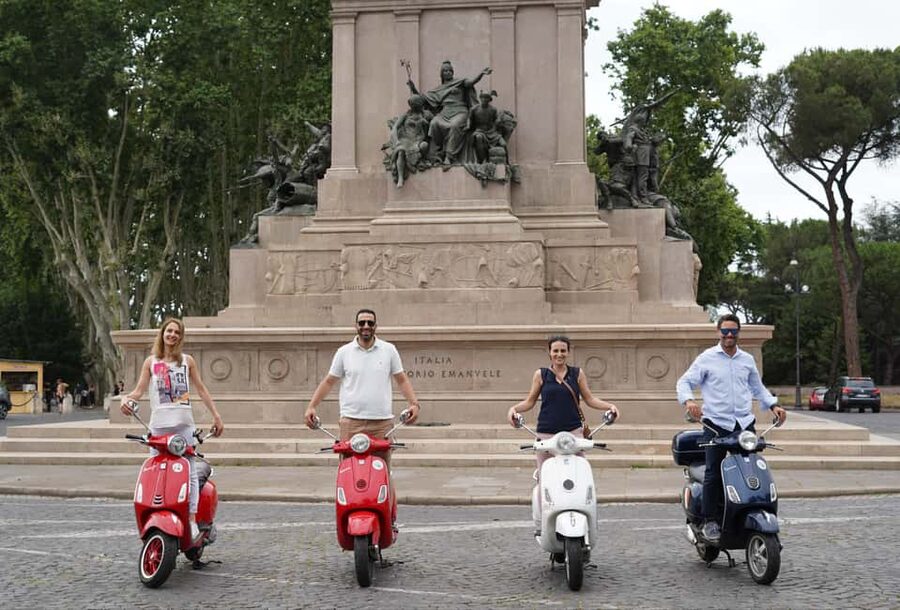Rome: Night Photography service by Vespa with Aperol Spritz - The Colosseum at night: two photo stops and real composition time
