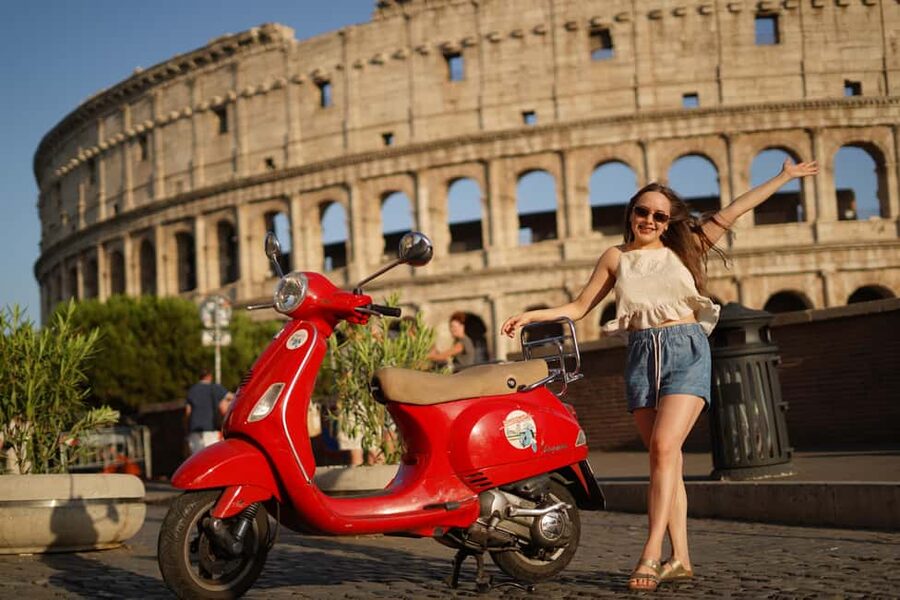 Rome: Night Photography service by Vespa with Aperol Spritz - Circus Maximus: a quick pass with a long-story payoff