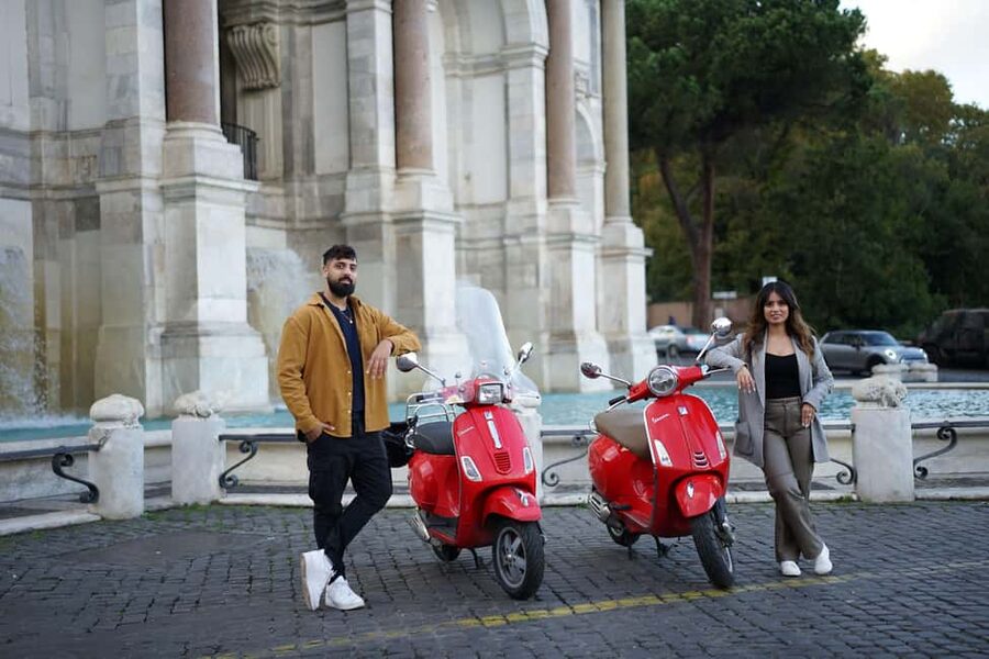 Rome: Vespa Photo Tour with City Center Pickup - Safety as a passenger: what to expect in traffic