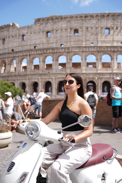 Rome: Vespa Photo Tour with Historic City Highlights - Where you meet and what to look for near the Colosseum