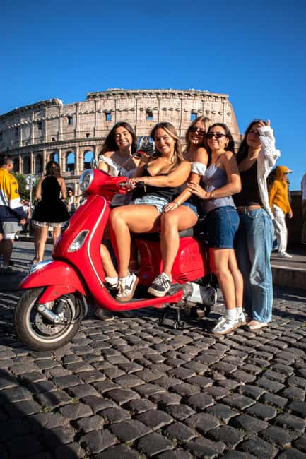 Rome Vespa: Photos, City Highlights, Sightseeing by Vespa - The Colosseum area from the road: your first Roman wow moment