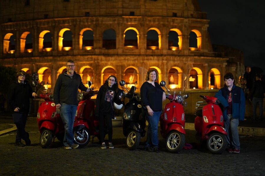Rome: Vespa Scooter Night Tour with Pro Photographer - Janiculum (Janiculum Hill): the second photo stop plus a real pause