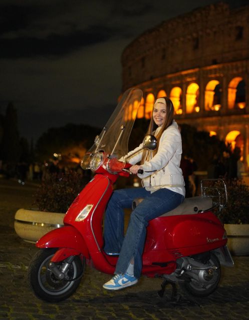 Rome: Vespa Scooter Night Tour with Pro Photographer service - Piazza Navona at night: a lively stop without the long lines