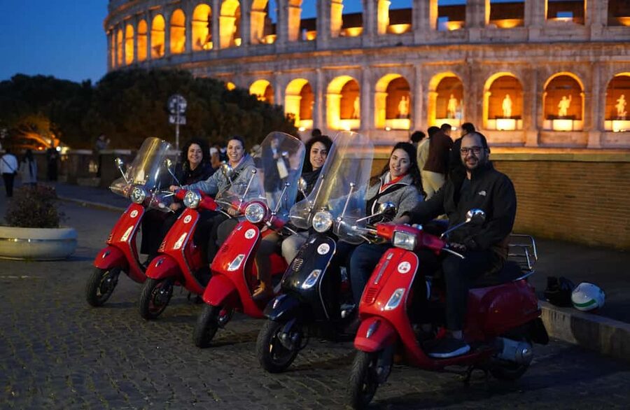 Rome: Vespa Scooter Night Tour with Pro Photographer service - Janiculum Hill (Gianicolo): coffee, views, and the second photo stop