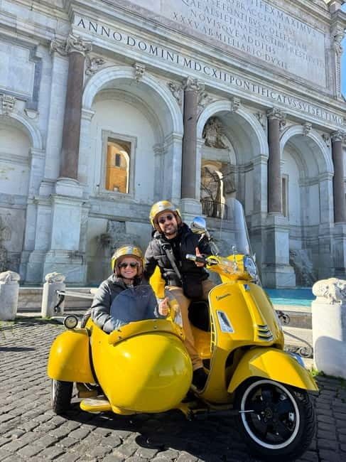 Rome: Vespa Sidecar Tour with Hotel Transfers & Gelato - Piazza Venezia and the Victor Emmanuel II Monument moment