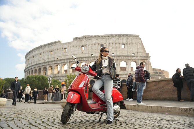 Rome Vespa Tour with Professional Photoshoot - A 90-minute Vespa ride that includes 20 pro photos