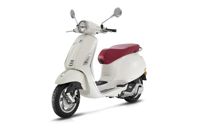 Scooter Rental Vespa Primavera 125cc from Sorrento - Meeting at Corso Italia 333: your first 30 minutes set the tone