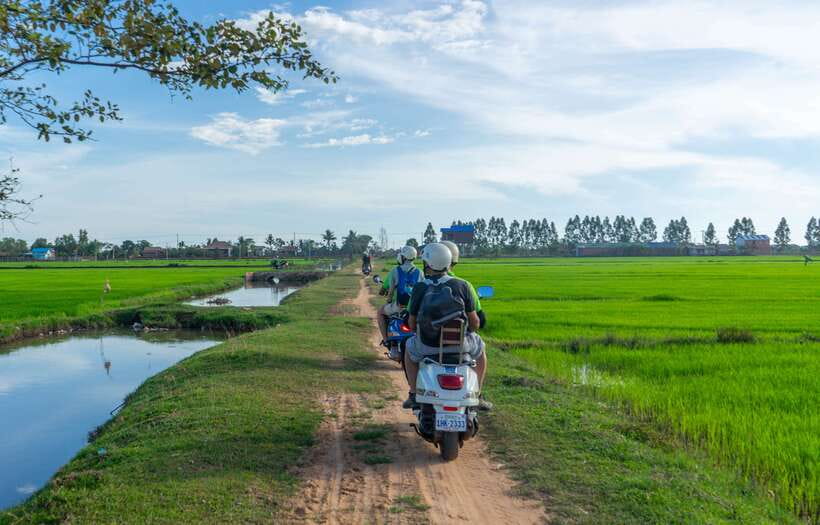 Siem Reap Countryside Sunset Vespa Tour or Tuk Tuk - Wat Po Banteaychey: A Buddhist Temple Visit Without the Rush