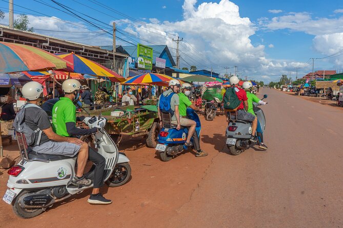 Siem Reap Countryside Sunset Vespa Tour / Tuk Tuk Available - Phnom Krom sunset: rice-field photos and drinks on the spot