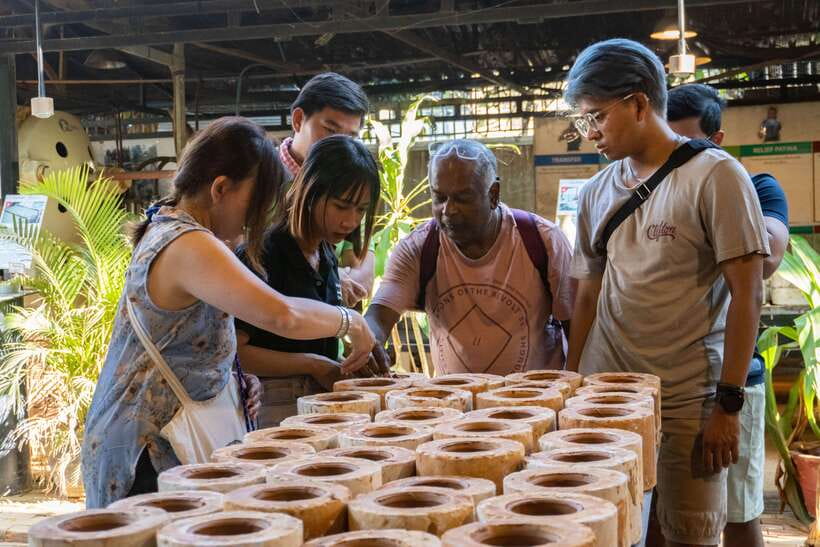 Siem Reap Evening Food Tour - On Promotion Price limit Offer - Stop 2: Yi Nget BBQ beef sticks on the street