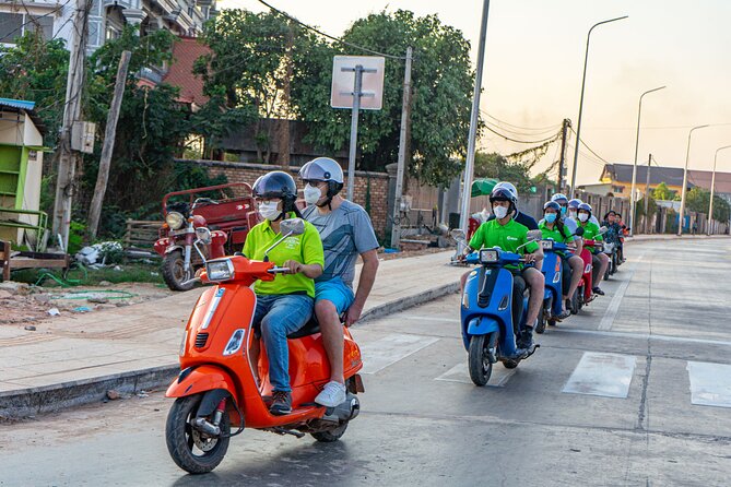 Siem Reap Evening Foodie Vespa Tour / Tuk Tuk Available - Stop 3: A Local Restaurant Snack Spread and Banh Chok Time