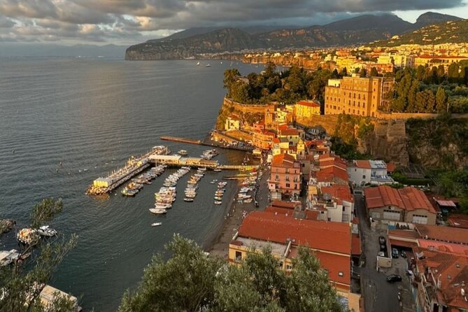 Sunset Amalfi Coast Vespa Tour With A Local - Comfort and Safety: Helmets, Timing, and Road Reality