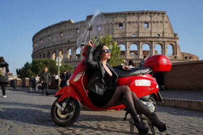 Vespa city tour in Rome with two different routes - Getting started at Via del Colosseo (Cafe Roma)