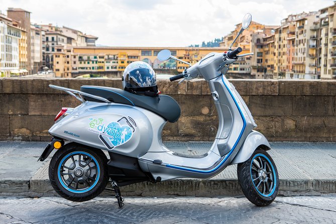 Vespa Elettrica 70 (125) Rental for the Full Day in Florence - How the Free App Keeps Florence Stress-Free