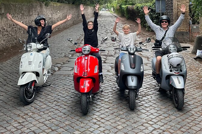 Vespa experience guided by us & Photo shoot - The real value of a short Rome Vespa tour (with big-view stops)