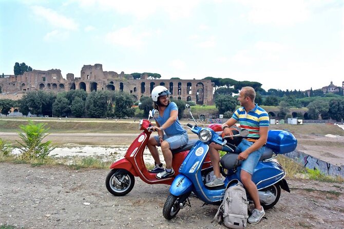 Vespa Primavera 125 cc Rental at Rome 24 ore - Parking overnight by the Colosseum: the quiet luxury of not hauling your plan