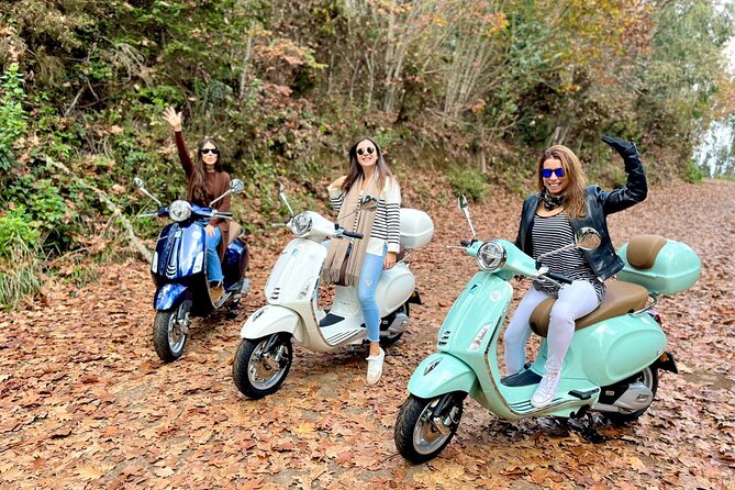 Vespa Primavera 24 Hour Rental in Madeira - Gear choices: jackets, gloves, helmets, and the top case