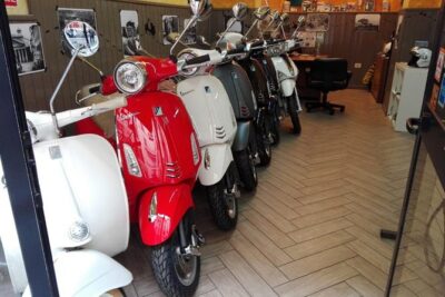 Vespa Rental in Rome 24 hours - Getting Set Up at Eco Move Rent (Via dei Mille)