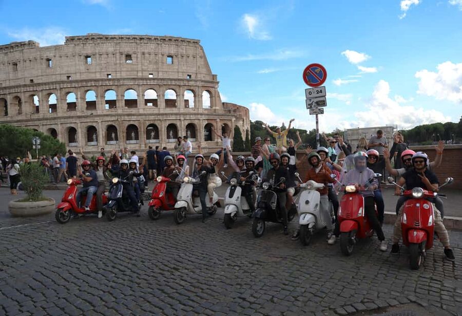Vespa Rome Photography Tour by Local - Circus Maximus pass-by: fast Rome views from street level