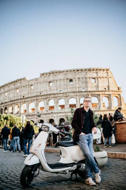 Vespa Scooter Tour "Rome as a Local" - Colosseum: photo stop with a quick orientation