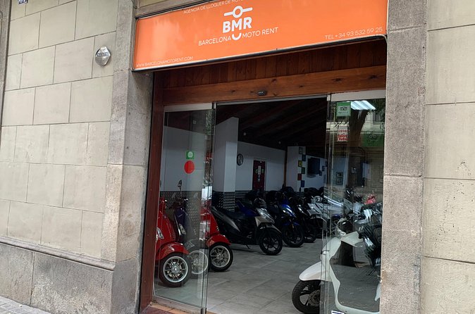 Vespa Spring 50cc rental - Pickup at Carrer de Roger de Llúria (and how to avoid delays)