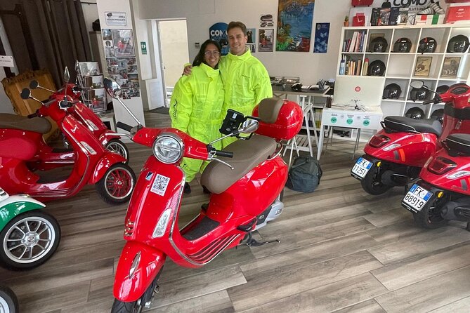 Vespa tour adventure on the lake - Stop 5: Villa Carlotta Entrance Included, Plus a 4-Language Phone Guide