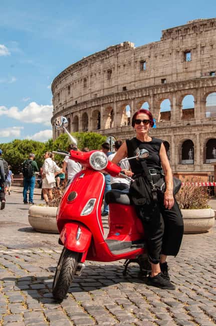 Vespa Tour - Explore Ancient Rome - Colosseum area and the Palatine glimpse: the classic start