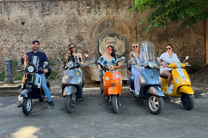 Vespa Tour Guided by Local in Rome - Piazza Venezia and the Palace of Vittorio Emanuele