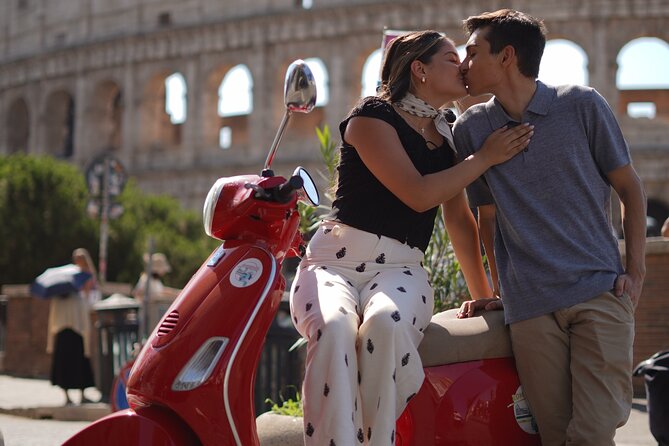 Vespa Tour in Rome with professional photographer - How the vintage Vespa photo ride works