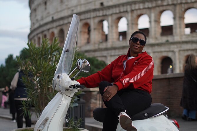 Vespa Tour in Rome with professional photographer - Piazza Navona and the tiramisu break
