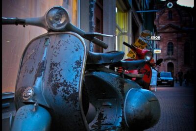 Vespa Tour - The Essence of Rome - Safety and driving reality in Roman traffic